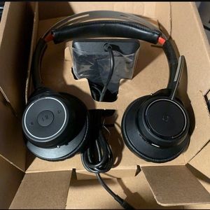 Voyager Focus UC plantronics B825